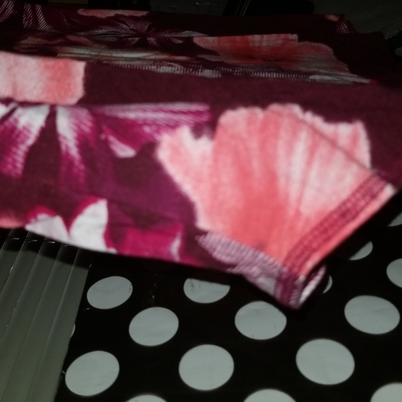 Beautiful Floral Top - Picture 4 of 4